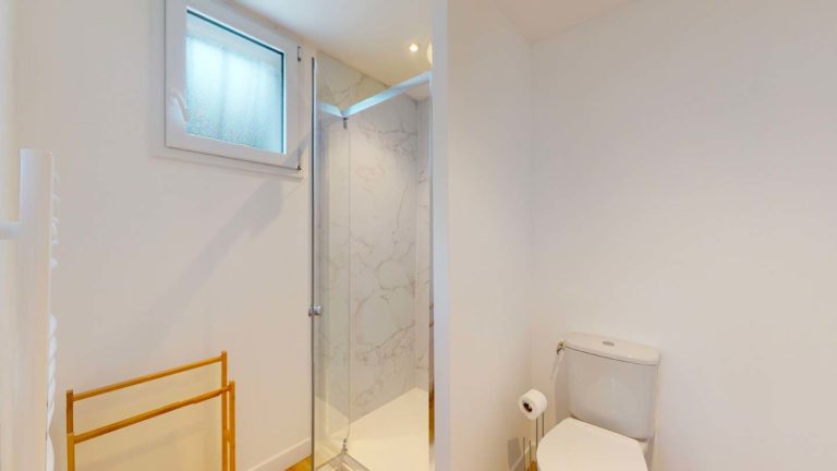 coliving-nantes-rayya-chambre-4-6-salle-de-bain-1