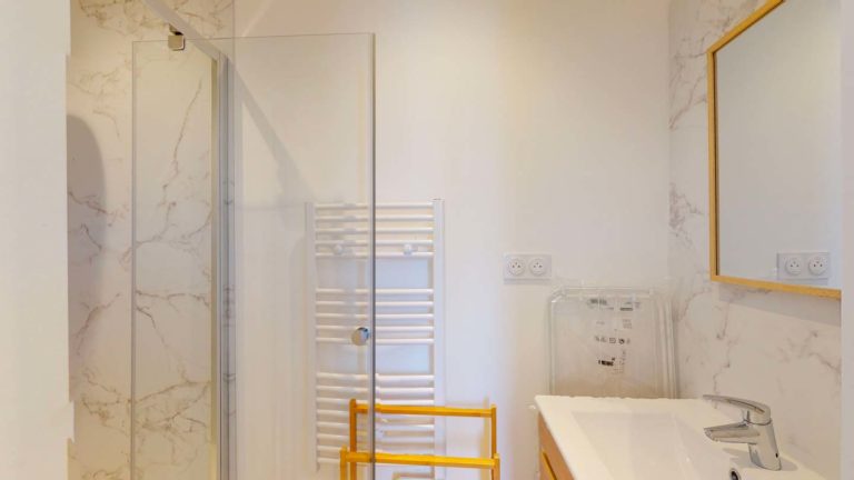 coliving-nantes-rayya-chambre-5-7-salle-de-bain-3