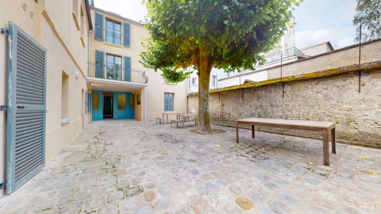 coliving-fontainebleau-france-patio-1